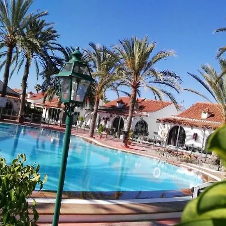 El Palmeral Apartment *